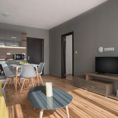 Flower Street 호텔 네세부르