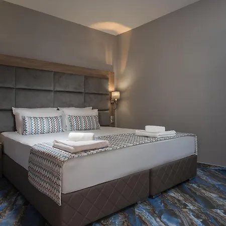 Flower Street 호텔 네세부르