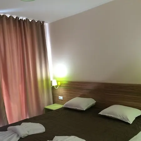 Flower Street 네세부르