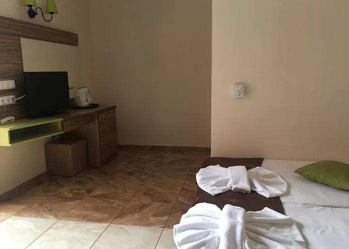 Szálloda Flower Street 4*